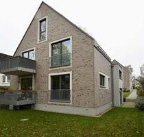 In zweiter Reihe: Ruhig gelegene und moderne Maisonette-Wohnung mit West-Balkon! - Stapelfeld