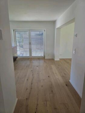 Foto - Sanierte 4,5-Zimmer Wohnung mit Balkon und eigenem Garten