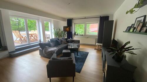 Foto - Großzügige 7 Zimmer Wohnung mit Balkon und Blick ins Grüne
