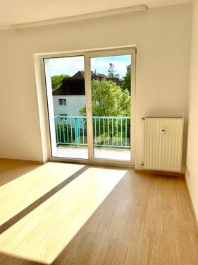 Foto - SEHR SCHÖNE NEU RENOVIERTE 2 ZIMMER RAUM WOHNUNG MIT BALKON!