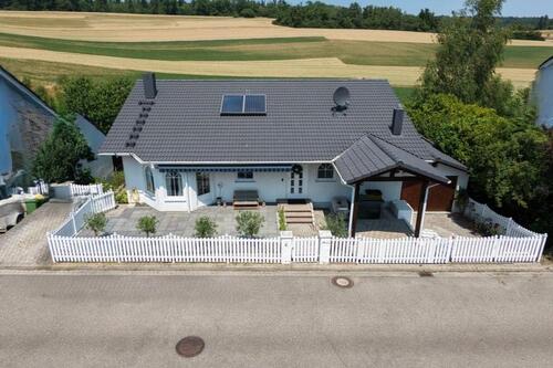 Foto - 11 Zimmer Mehrfamilienhaus, Wohnhaus zum Kaufen in Mönsheim