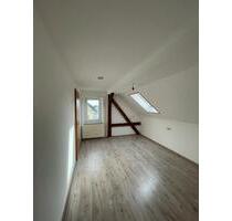 Kleine 2-Zimmer Dachgeschosswohnung zu vermieten - Pockau-Lengefeld