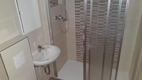 Foto - Kleine 4-Raum-Wohnung mit Dusche in der Kustrenaer Straße