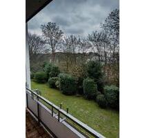 Sanierungsbedürftige 2-Zimmerwohnung mit Ausblick ins Grüne - Düsseldorf Stadtbezirk 10