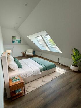 Foto - Bezugsfertig mit neuer Küche: Stilvolle 2-Zimmer-Dachgeschosswohnung zu vermieten