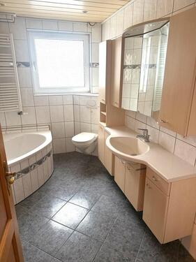 Foto - 4 Zimmer Wohnung Balkon Gäste-WC Dusche Wannenbad