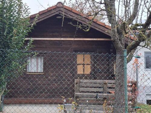 Foto - Wald- und Freizeitgrundstück mit kleinem massivem Holzhaus