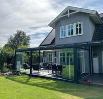 Exklusives Niedrigenergiehaus auf großem Naturgrunstück - Halstenbek