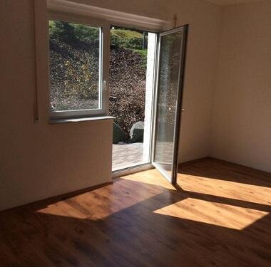 Foto - Helle 2-Zimmer-Wohnung mit Terrasse, Einbauküche und Carport