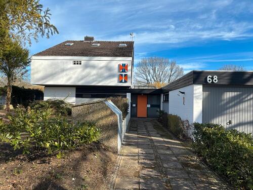 Foto - Architekten Villa mit angegliederten Praxisräumen und großem Gart