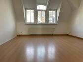 Foto - Helle und geräumige 3-Zimmer-Dachgeschosswohnung mit Küche in Pla