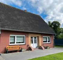 Von Privat - Einfamilienhaus mit großem Grundstück und Bauplatz - Ihlow