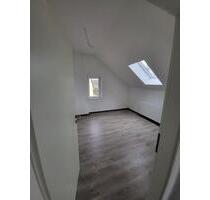 Sanierte Dachgeschosswohnung - 850,00&nbsp;EUR Kaltmiete, ca.&nbsp; 100,00&nbsp;m&sup2; in Saarbrücken (PLZ: 66119) St. Arnual