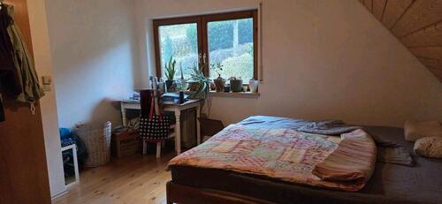 Foto - großes Zimmer in geräumiger Wohngemeinschaft
