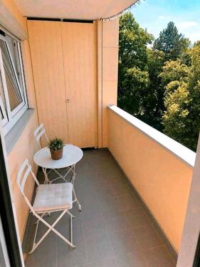Foto - Großzügige 4-Zimmer-Wohnung mit Garage, Balkon, und Aufzug