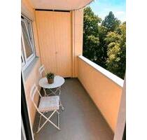 Großzügige 4-Zimmer-Wohnung mit Garage, Balkon, und Aufzug - Reutlingen Orschel-Hagen