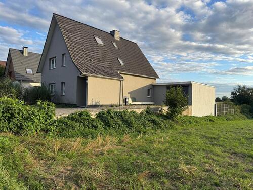 Foto - Freistehendes, vollständig saniertes Einfamilienhaus am Feldrand