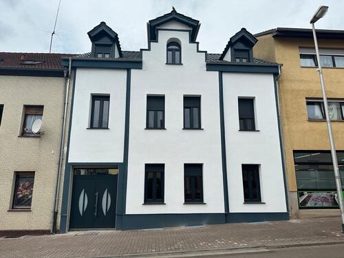 Foto - Drei Familien House Zu Verkaufen Im Völklingen Zentrum