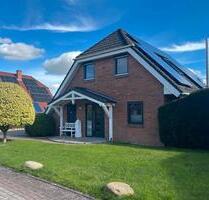Einfamilienhaus mit Doppelcarport und Gartenlaube - Hanerau-Hademarschen