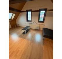 2-ZKB Dachgeschosswohnung in zentraler Lage von Roßdorf