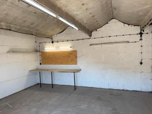 Foto - Massive Doppelgarage mit Elektro in geschütztem Garagenhof