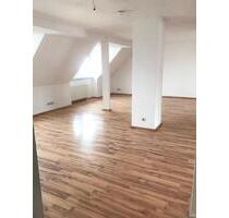 geräumige 3 RWhg. EBK, Laminat, Balkon, Stellplatz - Güstrow