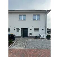 Doppelhaus - 2.500,00&nbsp;EUR Kaltmiete, ca.&nbsp; 126,00&nbsp;m&sup2; in Neustadt in Holstein (PLZ: 23730)