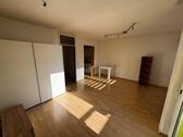 Foto - Leerstehende 1-Zimmer-ETW mit Balkon, Tiefgarage und Abstellraum