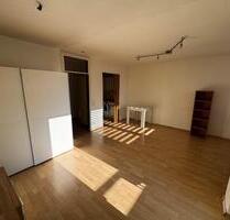 Leerstehende 1-Zimmer-ETW mit Balkon, Tiefgarage und Abstellraum - Köln Porz