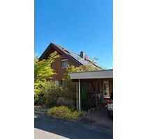 Einfamilienhaus mit Einliegerwohnung, Garten, Carport, PV, WärmeP - Margetshöchheim
