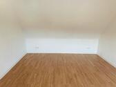Foto - Frisch renovierte ca. 100 qm DG-Wohnung mit separatem Eingang