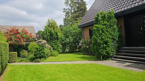 Foto - Großes freistehendes Zweifamilienhaus 245 qm Wohnfläche 9 Zimmer