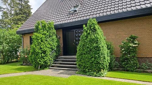 Foto - Großes freistehendes Zweifamilienhaus 245 qm Wohnfläche 9 Zimmer