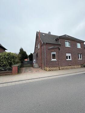 Foto - Geräumige Doppelhaushälfte mit großem Garten & Garage