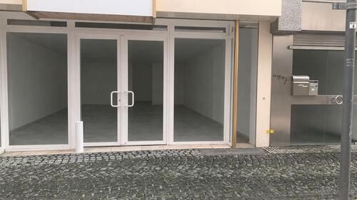 Foto - Gewerbefläche mit Fensterfront direkt in der Fußgängerzone