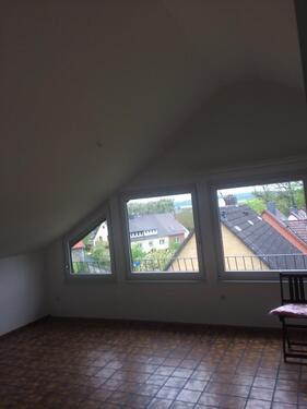Foto - Helle Dachgeschosswohnung mit großen Balkon