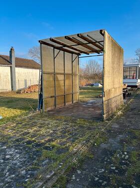 Foto - Überdachter Stellplatz mit Ladestation für E-Auto