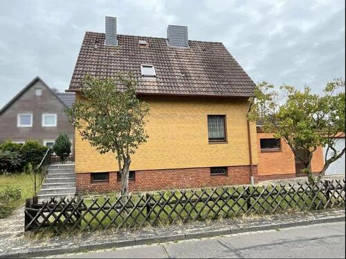 Foto - Renovierungsbedürftiges kleines Haus in zentraler Lage