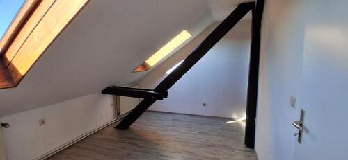 Foto - Helle 3 Zimmer-Dachgeschosswohnung mit sichtbaren Holzbalken 68