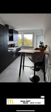 Foto - Top-Lage: kernsanierte 3-Zi-Wohnung mit Wintergarten und EBK