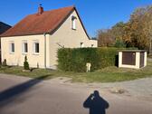Foto - Einfamilienhaus mit Carport, Garten und Kamin