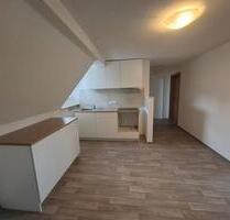 Neu renovierte DG-Wohnung mit Küche,Parkplatz - Wissen