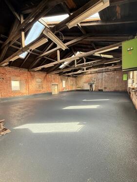 Foto - Halle Lagerfläche Garage Stellplätze (Bahnhof)