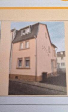 Foto - Kleines Haus mit Nebengebäude und Garage als Kapitalanlage