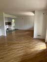 Foto - Großzügige 2-Zi Wohnung mit großem Balkon, Blick ins Grün, Garage