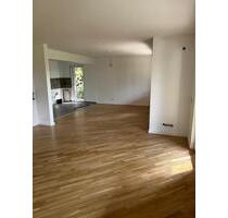 Großzügige 2-Zi Wohnung mit großem Balkon, Blick ins Grün, Garage - Wuppertal Gemarkung Nächstebreck