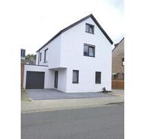 Modernes Einfamilienhaus mit Garten , Terrasse und großer Garage - Übach-Palenberg