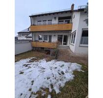 4,5 Zimmerwohnung im EG mit Terrasse, schönem und großen Garten. Mit PKW Außenstellplatz, EBK, Keller. - Aalen Attenhofen