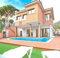 Exklusives Ferienhaus mit Pool und Meerblick bei Lloret de Mar - Sankt Wendel