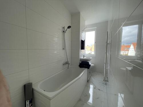 Foto - LICHTDURCHFLUTETES SCHMUCKSTÜCK IN SEHR RUHIGER UND GRÜNER LAGE